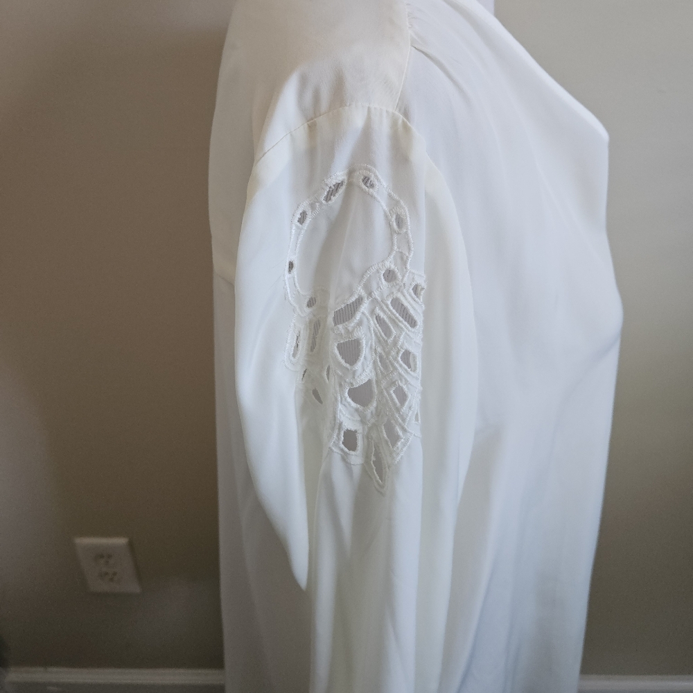 NWT Leigh Elegant White Women's Top With Lace accent Size XL. - Picture 11 of 14